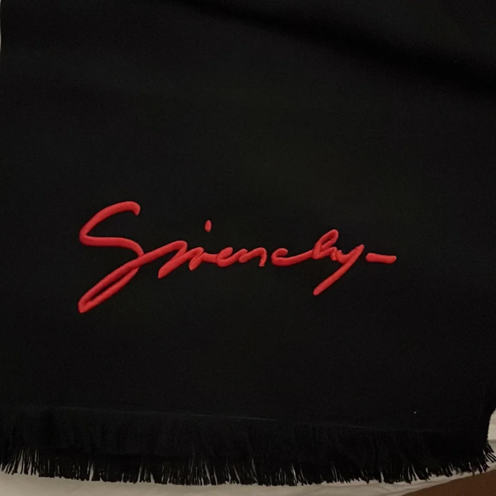 GİVENCHY Logo Embroidered Wool Scarf - Picture 7 of 8